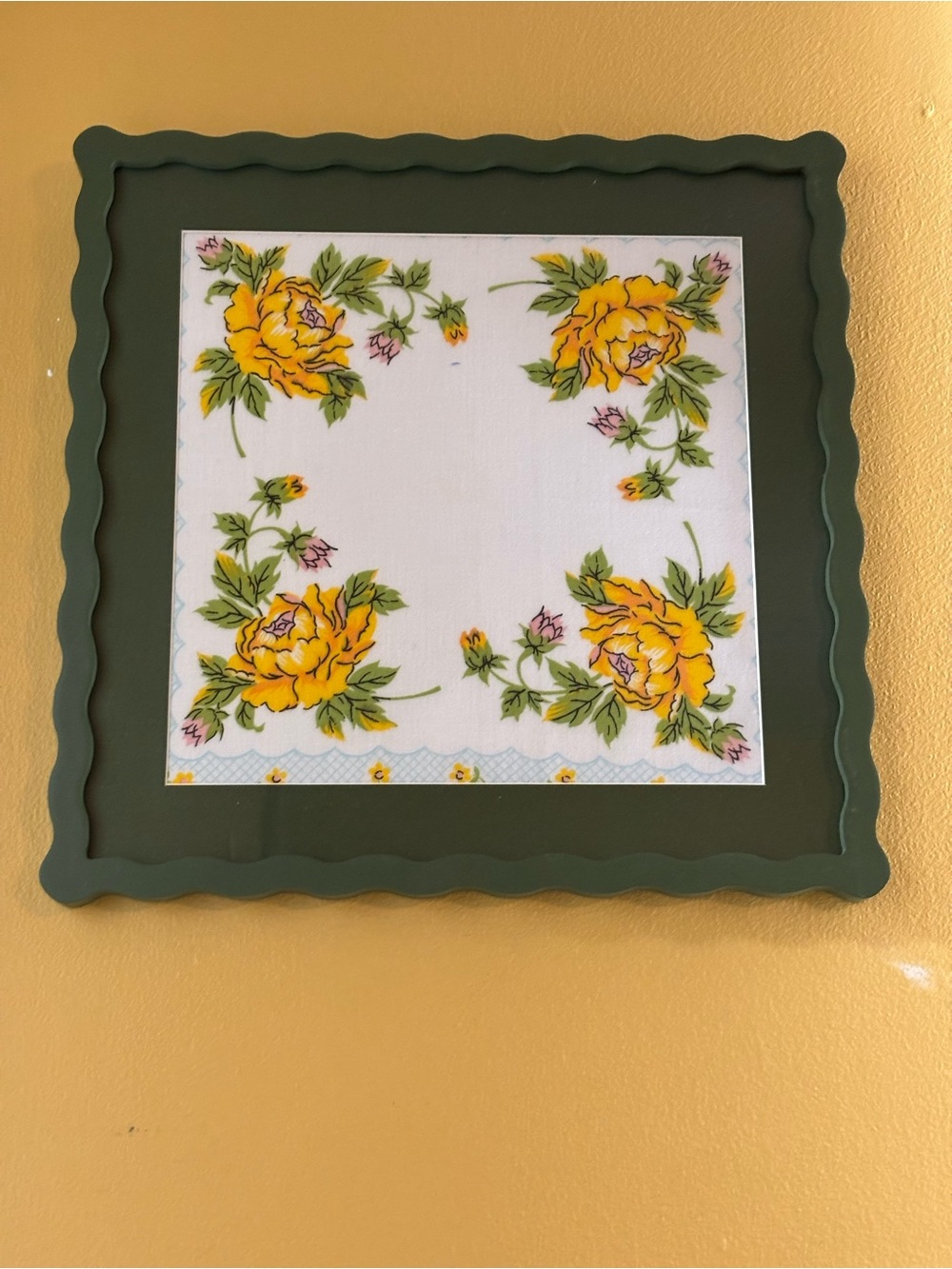 12 x 12 Green Framed Vintage Yellow Floral Ladies Handkerchief - Picture 2 of 3